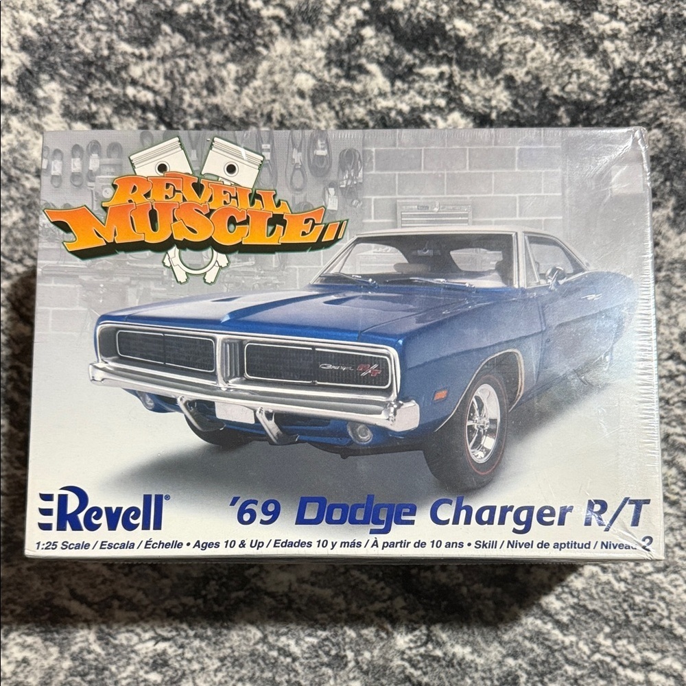 Revell '69 Dodge Charger R/T Model Kit 85-2546